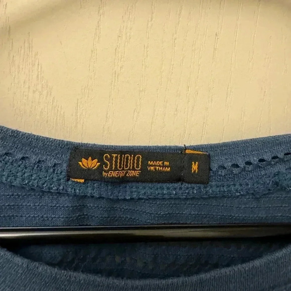 Studio by energy zone blue eyelet long sleeve athletic workout top size medium - Picture 5 of 8